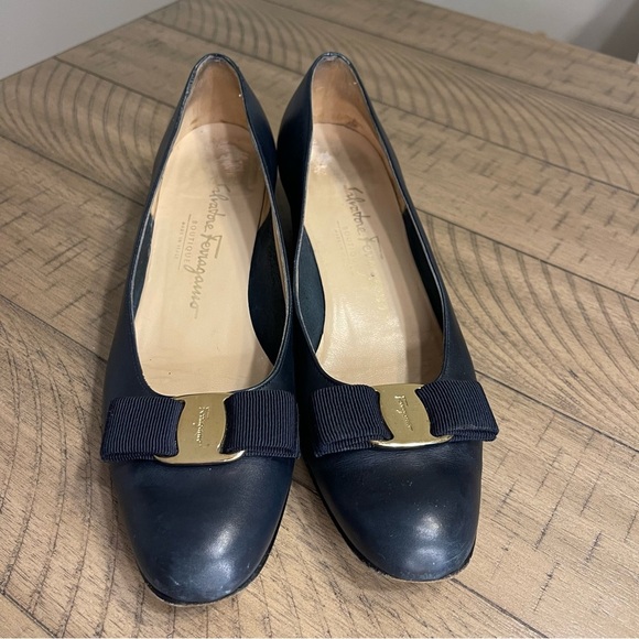 Salvatore Ferragamo Vintage Vara Bow Leather pumps made in Italy size 8 - Picture 3 of 12